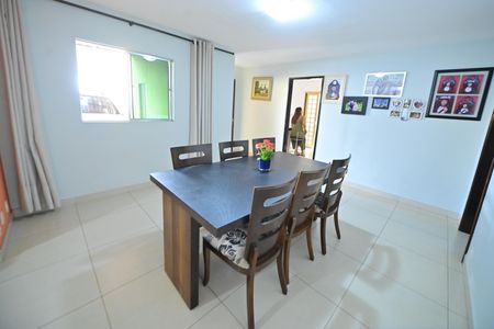 Sala 2 de casa de condomínio para alugar com 4 quartos, 290m² em Jardim Atlantico, Goiânia