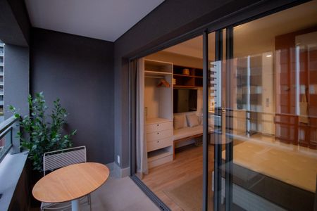 Varanda de kitnet/studio para alugar com 1 quarto, 27m² em Campo Belo, São Paulo