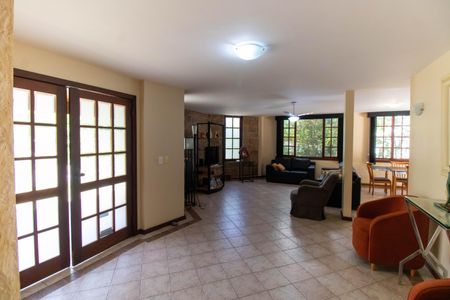 Sala 2 de casa de condomínio à venda com 5 quartos, 350m² em Itacoatiara, Niterói