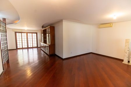 Sala de casa à venda com 5 quartos, 336m² em Camboinhas, Niterói