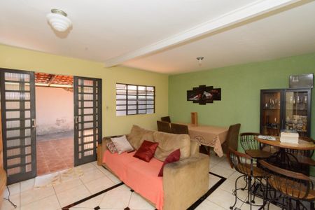 Sala de casa à venda com 3 quartos, 213m² em Conjunto Agua Branca, Contagem