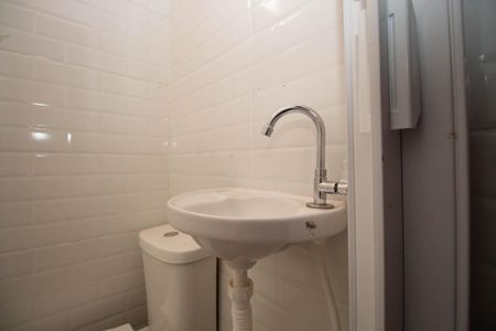 Banheiro de kitnet/studio para alugar com 1 quarto, 44m² em Setor B Norte, Brasília