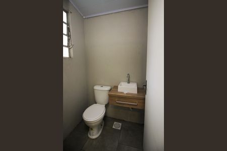 Banheiro da Suíte de casa de condomínio para alugar com 1 quarto, 18m² em Azenha, Porto Alegre