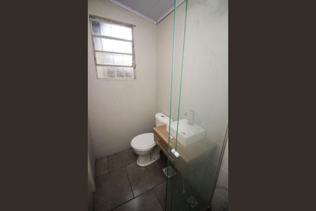 Banheiro da Suíte de casa de condomínio para alugar com 1 quarto, 18m² em Azenha, Porto Alegre