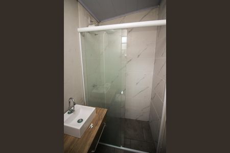 Banheiro da Suíte de casa de condomínio para alugar com 1 quarto, 18m² em Azenha, Porto Alegre