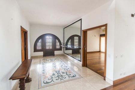 Sala de casa de condomínio para alugar com 5 quartos, 747m² em Alphaville, Santana de Parnaíba