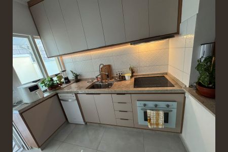 Cozinha de casa de condomínio à venda com 2 quartos, 78m² em Vila Alati, Jundiaí