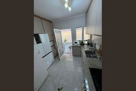 Cozinha de casa de condomínio à venda com 2 quartos, 78m² em Vila Alati, Jundiaí