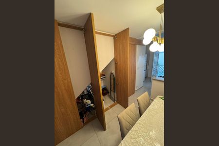 Sala de casa de condomínio à venda com 2 quartos, 78m² em Vila Alati, Jundiaí