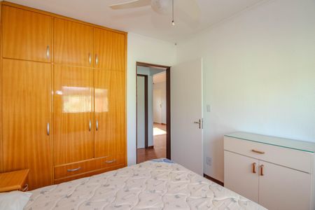 Quarto 1 de apartamento para alugar com 2 quartos, 58m² em Jardim Itu, Porto Alegre