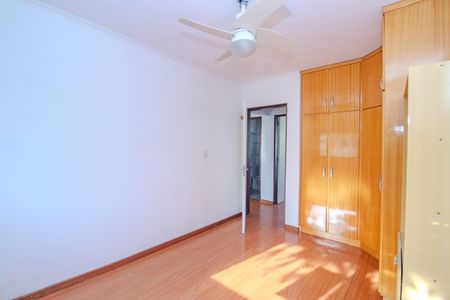 Quarto 2 de apartamento para alugar com 2 quartos, 58m² em Jardim Itu, Porto Alegre