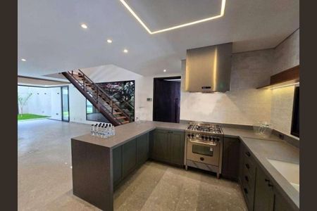 Casa à venda com 4 quartos, 200m² em Moema, São Paulo