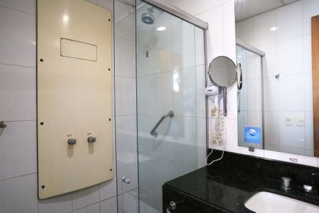 Banheiro de kitnet/studio à venda com 1 quarto, 32m² em Lourdes, Belo Horizonte