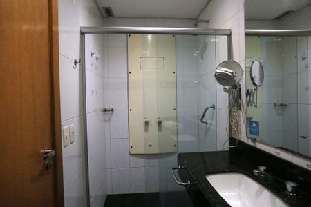 Banheiro de kitnet/studio à venda com 1 quarto, 32m² em Lourdes, Belo Horizonte