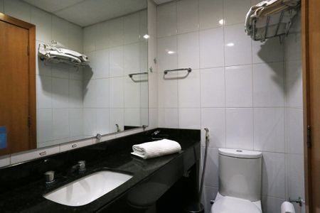 Banheiro de kitnet/studio à venda com 1 quarto, 32m² em Lourdes, Belo Horizonte