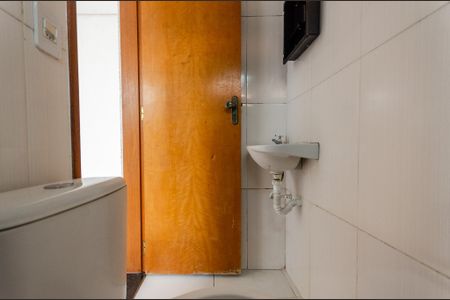 Banheiro de casa para alugar com 1 quarto, 60m² em Vila Boacava, São Paulo