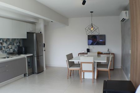 Sala de apartamento à venda com 2 quartos, 90m² em Alphaville Empresarial, Barueri
