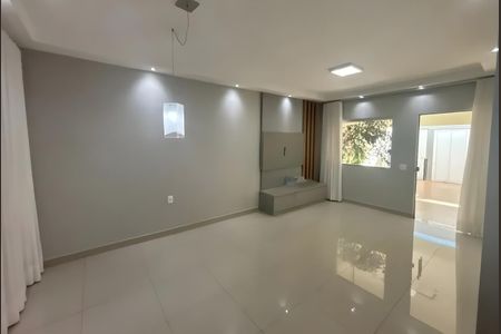 Sala de casa para alugar com 2 quartos, 95m² em Santa Ines, Belo Horizonte