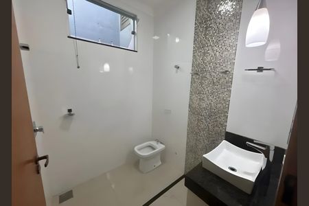 Banheiro de casa para alugar com 2 quartos, 95m² em Santa Ines, Belo Horizonte