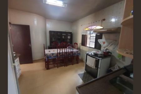 Casa à venda com 3 quartos, 500m² em Estrela Dalva, Belo Horizonte