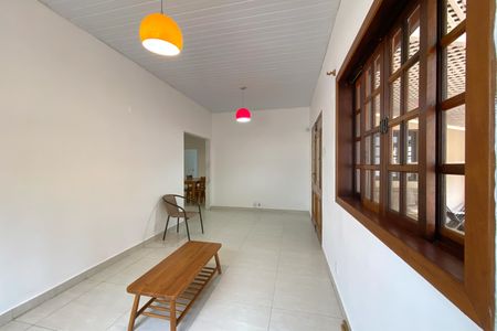 Sala de casa para alugar com 3 quartos, 2000m² em Braúnas, Belo Horizonte