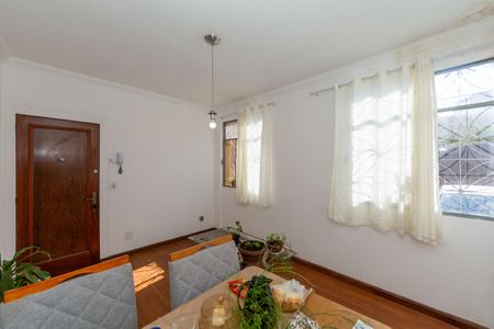 Sala de apartamento para alugar com 2 quartos, 75m² em Califórnia, Belo Horizonte