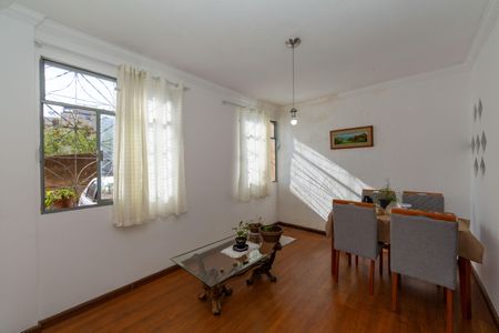 Sala de apartamento para alugar com 2 quartos, 75m² em Califórnia, Belo Horizonte