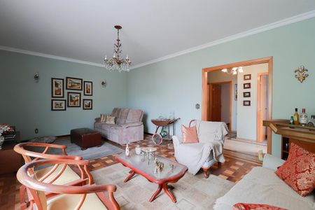 Sala de casa à venda com 4 quartos, 217m² em Vila Vitorio Mazzei, São Paulo