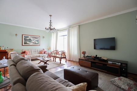 Sala de casa à venda com 4 quartos, 217m² em Vila Vitorio Mazzei, São Paulo