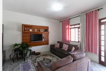 Sala de casa à venda com 3 quartos, 437m² em Letícia, Belo Horizonte