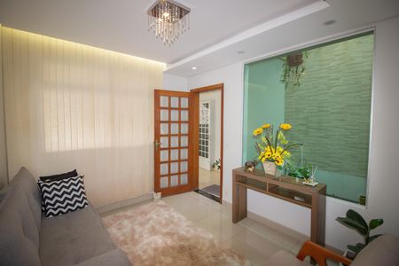 Sala - Casa 1 de casa à venda com 7 quartos, 400m² em Sapucaias, Contagem