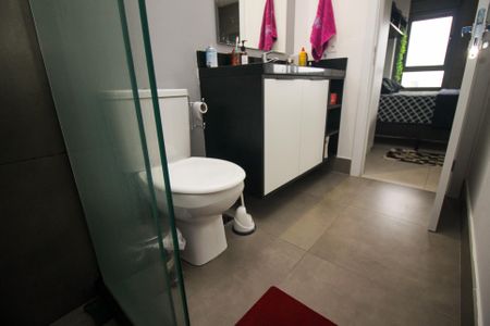 Banheiro de kitnet/studio à venda com 1 quarto, 37m² em Teresópolis, Porto Alegre