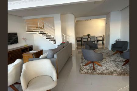 Sala de casa de condomínio à venda com 3 quartos, 200m² em Tamboré, Santana de Parnaíba
