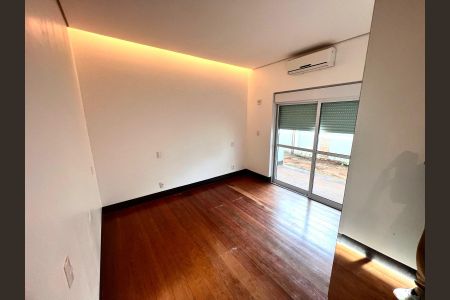 Suíte 4 de casa para alugar com 5 quartos, 1600m² em Jardim Karaíba, Uberlândia