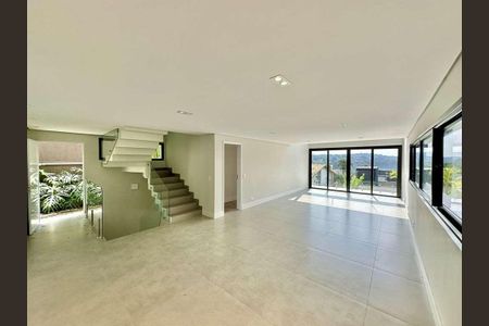 Sala de casa de condomínio para alugar com 4 quartos, 484m² em São Paulo II, Cotia