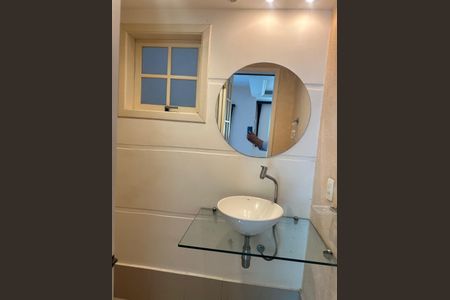 Banheiro de casa à venda com 3 quartos, 173m² em Serra Grande, Niterói