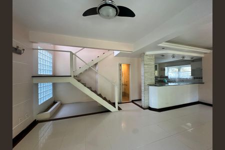 Sala de casa à venda com 3 quartos, 173m² em Serra Grande, Niterói