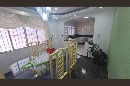Sala de casa para alugar com 3 quartos, 185m² em Cidade Edson, Suzano