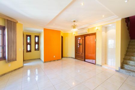 Sala de casa para alugar com 4 quartos, 325m² em Marechal Rondon, Canoas