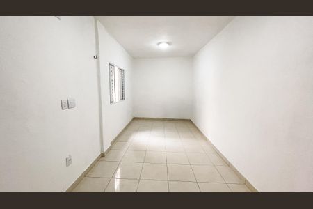 Quarto 2 de casa para alugar com 2 quartos, 70m² em Parque Peruche, São Paulo