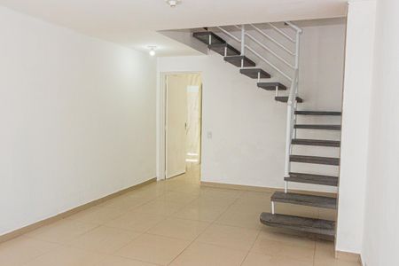 Sala de casa à venda com 2 quartos, 70m² em Jardim Satelite, São Paulo