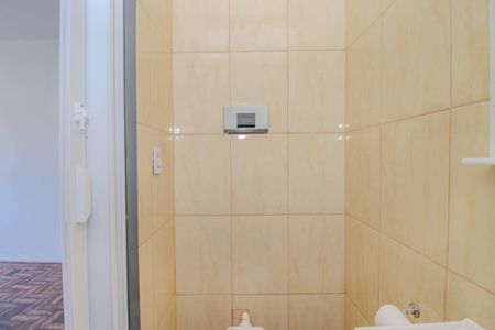 Banheiro de apartamento à venda com 1 quarto, 49m² em Jardim Dona Leopoldina, Porto Alegre