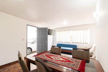 Sala de casa de condomínio para alugar com 3 quartos, 120m² em São Braz, Curitiba