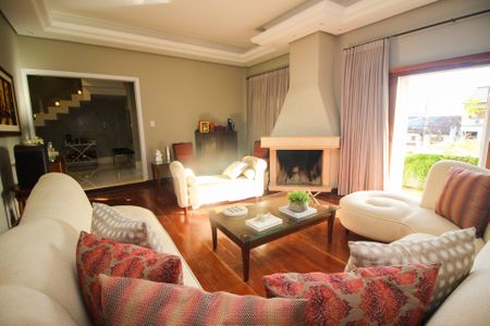 Sala 1 de casa para alugar com 3 quartos, 358m² em Ipanema, Porto Alegre