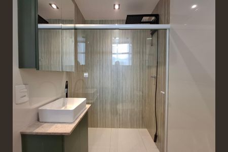 Banheiro de kitnet/studio para alugar com 1 quarto, 33m² em Santa Teresa, Rio de Janeiro