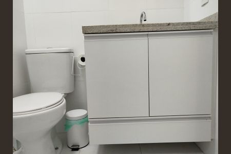 Banheiro Social de kitnet/studio para alugar com 1 quarto, 25m² em Cidade Mãe do Céu, São Paulo