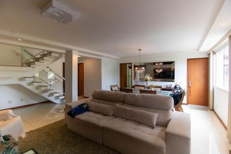 Sala de casa para alugar com 4 quartos, 800m² em Serra Grande, Niterói