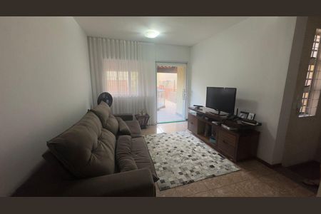 Sala de casa para alugar com 4 quartos, 350m² em Novo Eldorado, Contagem