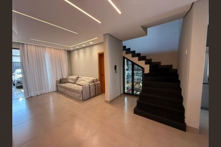 Sala de casa à venda com 3 quartos, 230m² em Santa Luzia, Contagem