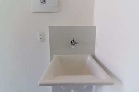 Sala/Cozinha de apartamento para alugar com 1 quarto, 27m² em Jardim Itacolomi, São Paulo